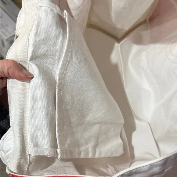 New…DSW Red and White Graphic Tote - Picture 3 of 4